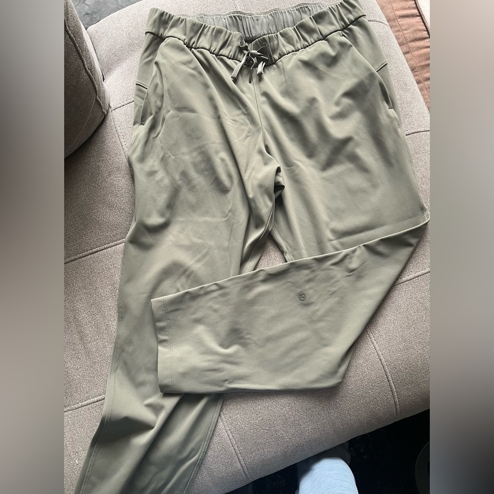 Lululemon “On the Fly” Luxtreme pants size 10